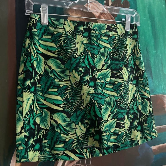 Divided Green Leaf Print Mini Skirt 2 - Picture 1 of 14